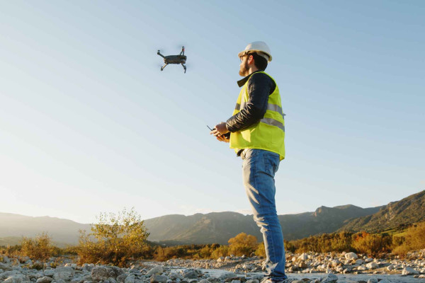 Inspección industrial con drones · Topógrafos Servicios Topográficos y Geomáticos Pozo Cañada